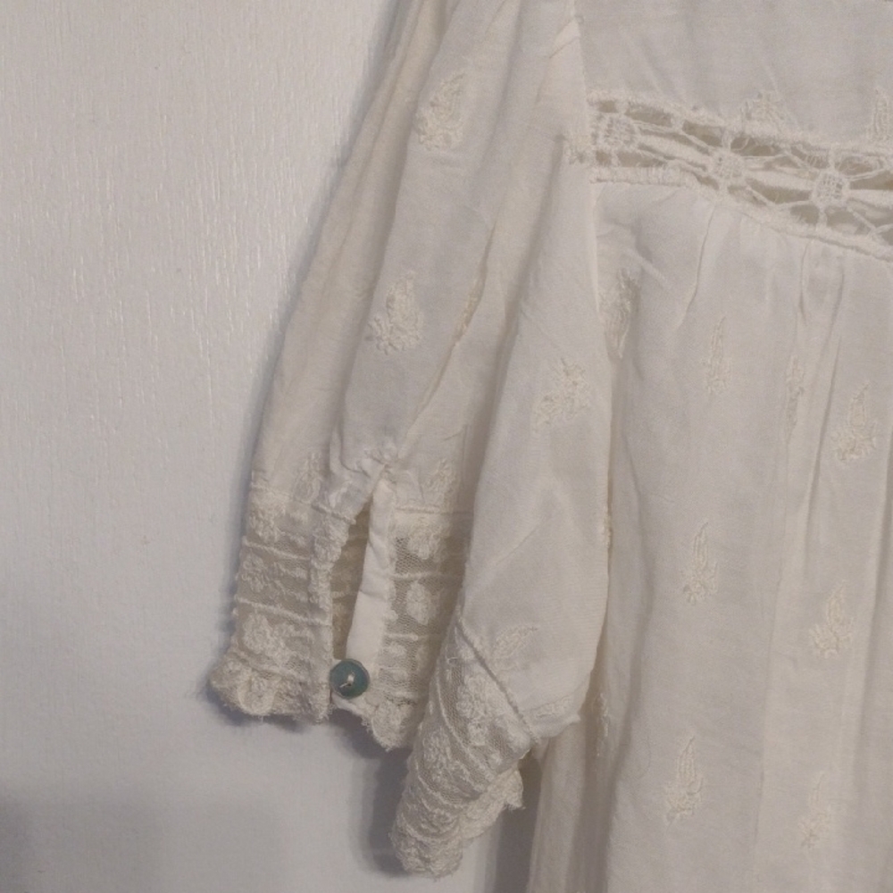 Elegant White Lace Blouse - Picture 6 of 12